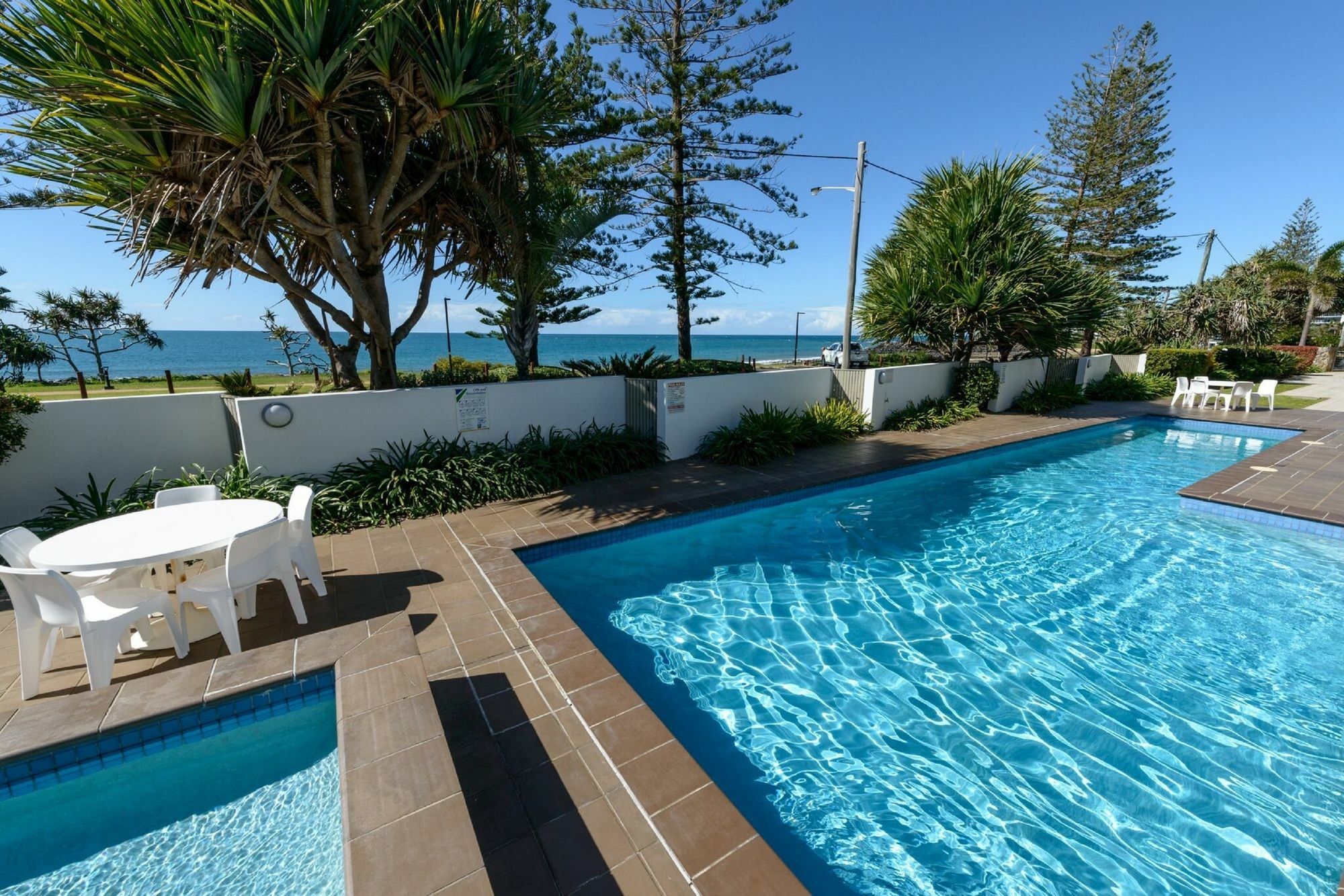 C Bargara Resort Exteriör bild